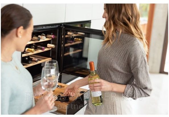 Franke-Partner.com.ua ➦  Шухляда Franke з аксесуарами для холодильника для вина Mythos FMY 14 WCRD BK (131.0694.161) чорне скло