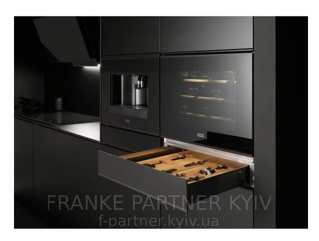 Franke-Partner.com.ua ➦  Шухляда Franke з аксесуарами для холодильника для вина Mythos FMY 14 WCRD BK (131.0694.161) чорне скло